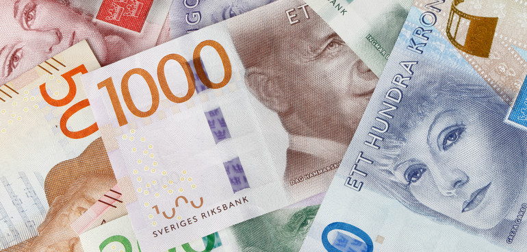 En hög med svenska sedlar
